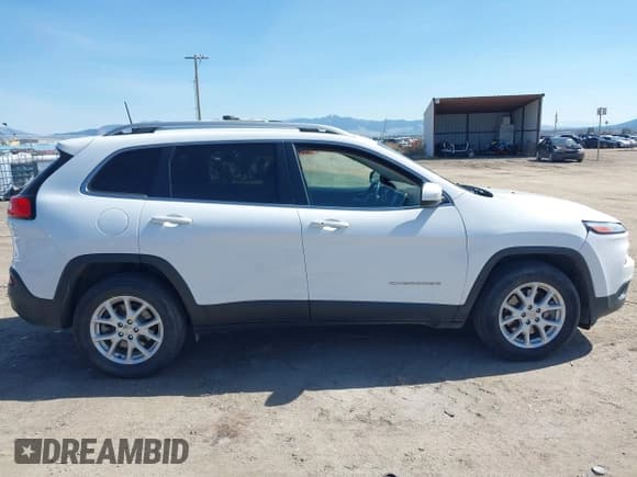 ✅ 2018 Jeep Cherokee Latitude Plus • VIN: 1C4PJMLX4JD530851 • Lot: 42003353. Listed on IAAI with 101,291 mi. Free auction sales archive from the USA and detailed vehicle history report at DreamBid. Image 13.