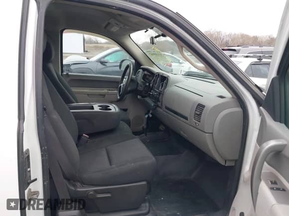 ✅ 2013 Chevrolet Silverado 2500HD Work Truck • VIN: 1GC2KVCG8DZ253237 • Lot: 41149947. Wystawiony na IAAI z przebiegiem 326 965 mil. Bezpłatny archiwum sprzedaży aukcyjnych z USA i szczegółowy raport historii pojazdu na DreamBid. Zdjęcie 5.