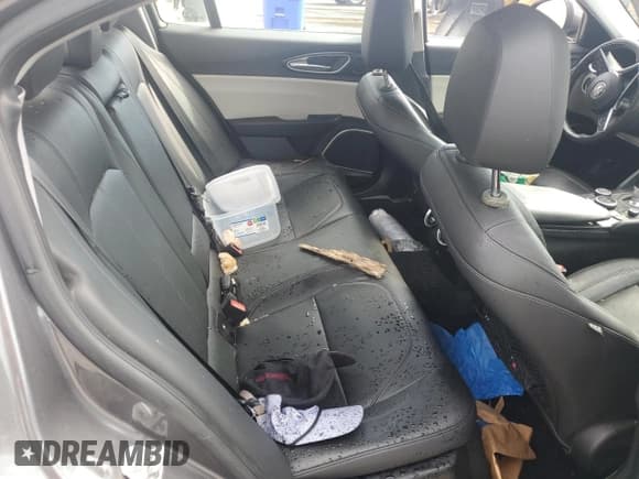 ✅ 2018 Alfa Romeo Giulia • VIN: ZARFAEBN9J7566816 • Лот: 66718585. Опубликован ранее на Copart с пробегом Не указан. Бесплатный доступ к архиву аукционных продаж из США и подробный отчёт об истории автомобиля на DreamBid. Изображение 10.