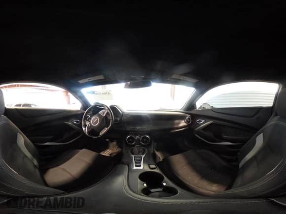 2016 Chevrolet Camaro 1LT z VIN 1G1FA1RX4G0172015, wystawiony jako IAAI lot #43063287 z przebiegiem 100 160 mil mil oraz . Historia ofert i sprzedaży dostępna na DreamBid. Obrazek 18.