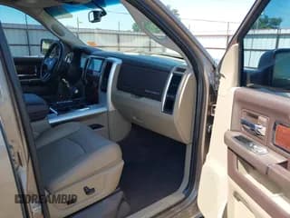 ✅ 2010 Dodge 1500 SLT • VIN: 1D7RV1CT8AS215271 • Lot: 42376649. Wystawiony na IAAI z przebiegiem 192 937 mil. Bezpłatny archiwum sprzedaży aukcyjnych z USA i szczegółowy raport historii pojazdu na DreamBid. Zdjęcie 5.