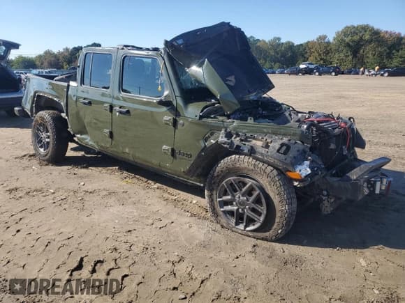 ✅ 2024 Jeep Gladiator Sport S • VIN: 1C6HJTAG1RL102357 • Lot: 90707335. Wystawiony na Copart z przebiegiem 69 820 mil. Bezpłatny archiwum sprzedaży aukcyjnych z USA i szczegółowy raport historii pojazdu na DreamBid. Zdjęcie 4.