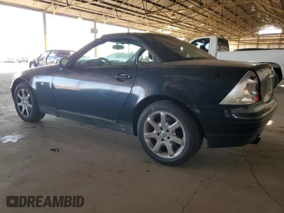✅ 1998 Mercedes-Benz SLK 230/320 • VIN: WDBKK47F5WF041183 • Lot: 50688135. Listed on Copart with 138,392 mi. Free auction sales archive from the USA and detailed vehicle history report at DreamBid. Image 2.