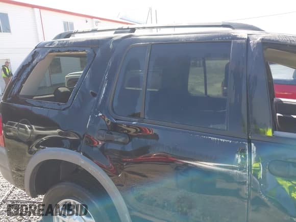 ✅ 2002 Ford Explorer XLS • VIN: 1FMDU72K22ZC48368 • Lot: 42017501. Wystawiony na IAAI z przebiegiem 139 875 mil. Bezpłatny archiwum sprzedaży aukcyjnych z USA i szczegółowy raport historii pojazdu na DreamBid. Zdjęcie 14.