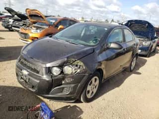 2014 Chevrolet Sonic LS z VIN 1G1JA5SH0E4212942, wystawiony jako Copart lot #71524465 z przebiegiem 130 242 mil mil oraz Szkoda całkowita • Salvage title. Historia ofert i sprzedaży dostępna na DreamBid. Obrazek 1.