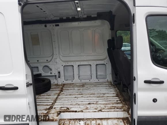 ✅ 2018 Ford Transit • VIN: 1FTYR2CMXJKB40551 • Лот: 71773985. Опубликован ранее на Copart с пробегом 101 722 миль. Бесплатный доступ к архиву аукционных продаж из США и подробный отчёт об истории автомобиля на DreamBid. Изображение 11.