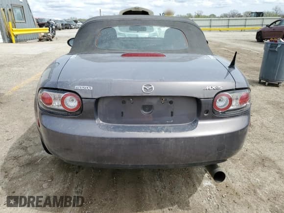 ✅ 2006 Mazda MX-5 Miata Touring • VIN: JM1NC25F060122162 • Lot: 51412785. Wystawiony na Copart z przebiegiem 81 510 mil. Bezpłatny archiwum sprzedaży aukcyjnych z USA i szczegółowy raport historii pojazdu na DreamBid. Zdjęcie 6.