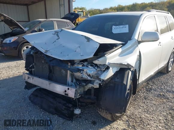 ✅ 2013 Toyota Highlander Plus • VIN: 5TDBK3EH5DS225827 • Lot: 43533454. Listed on IAAI with 113,826 mi. Free auction sales archive from the USA and detailed vehicle history report at DreamBid. Image 6.