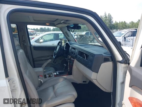 ✅ 2007 Jeep Commander Limited • VIN: 1J8HG58P07C573415 • Lot: 42570026. Listed on IAAI with 261,335 mi. Free auction sales archive from the USA and detailed vehicle history report at DreamBid. Image 5.
