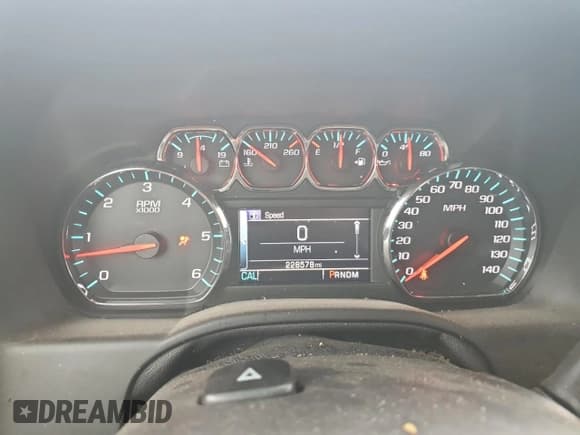 ✅ 2016 Chevrolet Suburban LTZ • VIN: 1GNSKJKC7GR426717 • Lot: 86838995. Wystawiony na Copart z przebiegiem 228 578 mil. Bezpłatny archiwum sprzedaży aukcyjnych z USA i szczegółowy raport historii pojazdu na DreamBid. Zdjęcie 9.