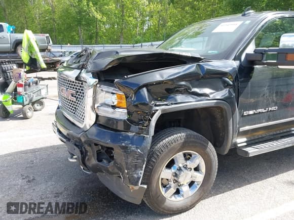 ✅ 2017 GMC Sierra 2500HD Denali • VIN: 1GT12UEY1HF156478 • Лот: 42345951. Опубликован ранее на IAAI с пробегом 224 160 миль. Бесплатный доступ к архиву аукционных продаж из США и подробный отчёт об истории автомобиля на DreamBid. Изображение 6.