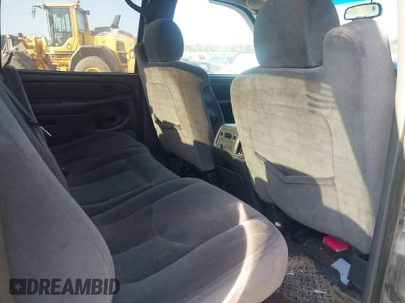 2005 GMC Sierra 1500 SLT with VIN 2GTEC13T351268321, listed as a IAAI auction lot 42891070 with 296,226 mi miles and . Bid and sale history available at DreamBid. Image 8.