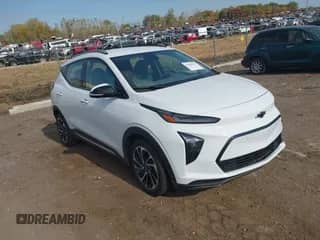 2023 Chevrolet Bolt EUV Premier z VIN 1G1FZ6S05P4195427, wystawiony jako IAAI lot #43450224 z przebiegiem 16 357 mil mil oraz . Historia ofert i sprzedaży dostępna na DreamBid. Obrazek 1.