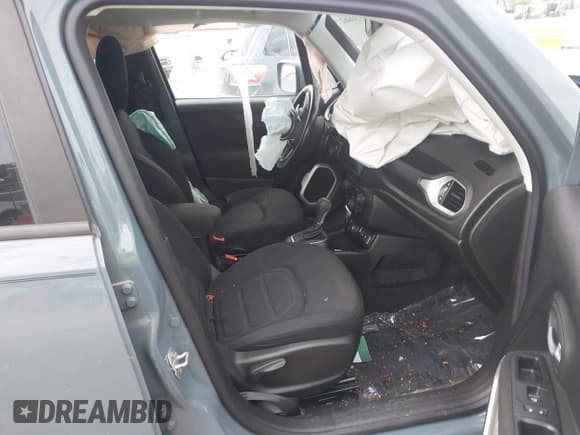 ✅ 2018 Jeep Renegade Latitude • VIN: ZACCJBBB2JPJ17348 • Lot: 43244462. Wystawiony na IAAI z przebiegiem 98 128 mil. Bezpłatny archiwum sprzedaży aukcyjnych z USA i szczegółowy raport historii pojazdu na DreamBid. Zdjęcie 5.