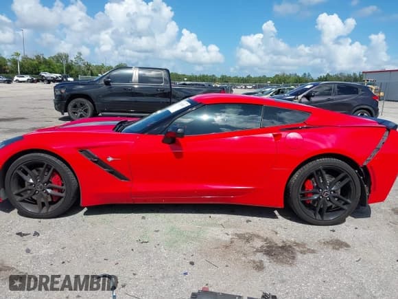 ✅ 2014 Chevrolet Corvette Z51 3LT • VIN: 1G1YL2D79E5130388 • Lot: 42761262. Listed on IAAI with 105,906 mi. Free auction sales archive from the USA and detailed vehicle history report at DreamBid. Image 14.