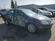 ✅ 2010 Volkswagen Jetta SE • VIN: 3VWRX7AJ4AM029774 • Lot: 63446665. Wystawiony na Copart z przebiegiem 143 901 mil. Bezpłatny archiwum sprzedaży aukcyjnych z USA i szczegółowy raport historii pojazdu na DreamBid. Zdjęcie 4.