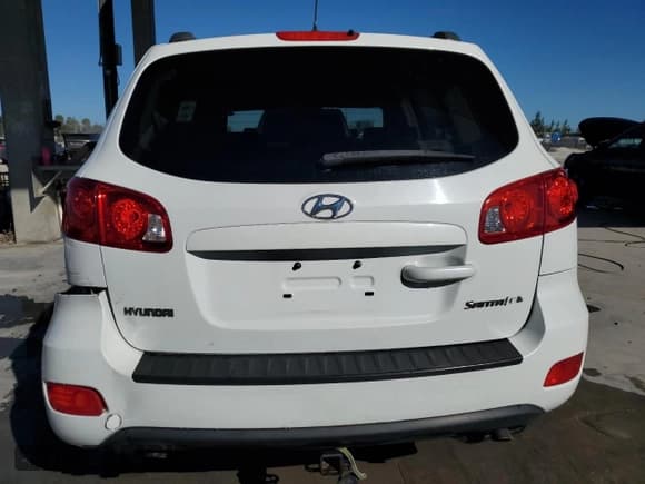 ✅ 2009 Hyundai Santa Fe GLS • VIN: 5NMSG13D89H273838 • Lot: 82145124. Listed on Copart with 130,417 mi. Free auction sales archive from the USA and detailed vehicle history report at DreamBid. Image 6.