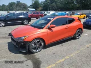 2020 Hyundai Veloster Turbo R-Spec z VIN KMHTH6AB2LU030943, wystawiony jako Copart lot #70185085 z przebiegiem 63 083 mil mil oraz Szkoda całkowita • Salvage title. Historia ofert i sprzedaży dostępna na DreamBid. Obrazek 1.
