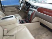 ✅ 2012 Chevrolet Suburban LTZ • VIN: 1GNSKKE70CR186859 • Lot: 43635782. Wystawiony na IAAI z przebiegiem 168 589 mil. Bezpłatny archiwum sprzedaży aukcyjnych z USA i szczegółowy raport historii pojazdu na DreamBid. Zdjęcie 5.