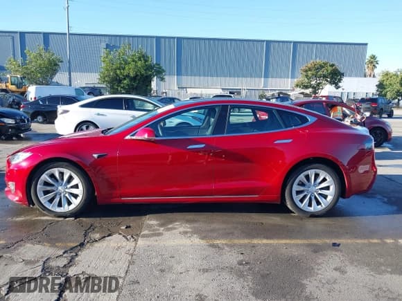 ✅ 2018 Tesla Model S 75D • VIN: 5YJSA1E24JF293359 • Lot: 43749965. Listed on IAAI with 69,801 mi. Free auction sales archive from the USA and detailed vehicle history report at DreamBid. Image 14.