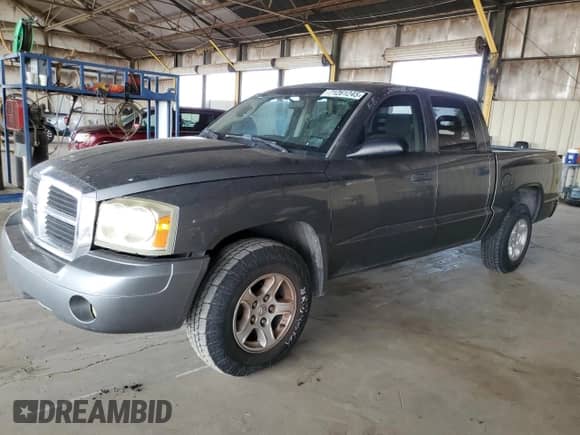 2006 Dodge Dakota SLT с VIN 1D7HE48K56S641262, выставлен на аукционе Copart как лот 71261245 с пробегом 133 008 миль миль и Чистый • Clean title. История ставок и продаж доступна на DreamBid. Изображение 1.