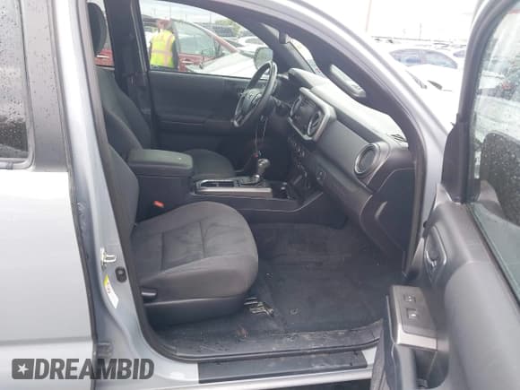 ✅ 2019 Toyota Tacoma SR • VIN: 5TFCZ5AN5KX175820 • Lot: 42249185. Listed on IAAI with 85,511 mi. Free auction sales archive from the USA and detailed vehicle history report at DreamBid. Image 5.