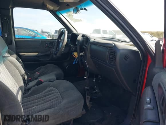 ✅ 2002 Chevrolet S-10 • VIN: 1GCCS19W528163655 • Лот: 39418531. Опубликован ранее на IAAI с пробегом 268 397 миль. Бесплатный доступ к архиву аукционных продаж из США и подробный отчёт об истории автомобиля на DreamBid. Изображение 5.