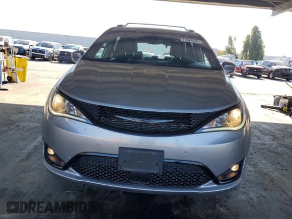 ✅ 2020 Chrysler Pacifica Launch Edition • VIN: 2C4RC3BG7LR267804 • Лот: 71024245. Опубликован ранее на Copart с пробегом 42 444 миль. Бесплатный доступ к архиву аукционных продаж из США и подробный отчёт об истории автомобиля на DreamBid. Изображение 5.