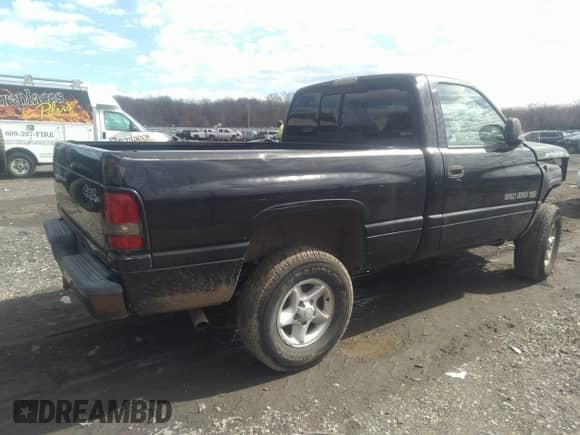 ✅ 2000 Dodge 1500 • VIN: 1B7HF16Y4YS557109 • Lot: 36011985. Listed on IAAI with Not provided. Free auction sales archive from the USA and detailed vehicle history report at DreamBid. Image 4.