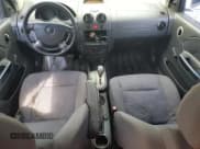 ✅ 2007 Chevrolet Aveo LS • VIN: KL1TD66617B773307 • Lot: 47998245. Wystawiony na Copart z przebiegiem 174 561 mil. Bezpłatny archiwum sprzedaży aukcyjnych z USA i szczegółowy raport historii pojazdu na DreamBid. Zdjęcie 8.