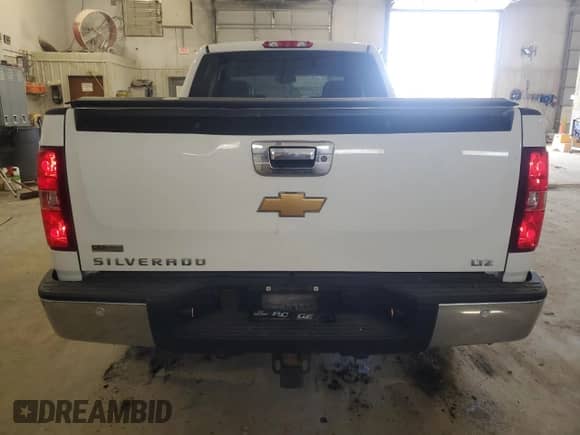 2012 Chevrolet Silverado 1500 LTZ z VIN 1GCRKTE7XCZ253075, wystawiony jako Copart lot #52034385 z przebiegiem 123 470 mil mil oraz Szkoda całkowita • Salvage title. Historia ofert i sprzedaży dostępna na DreamBid. Obrazek 6.