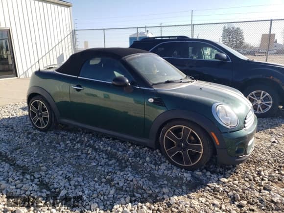 ✅ 2014 MINI Roadster • VIN: WMWSY1C52ET719638 • Lot: 48265545. Wystawiony na Copart z przebiegiem 170 238 mil. Bezpłatny archiwum sprzedaży aukcyjnych z USA i szczegółowy raport historii pojazdu na DreamBid. Zdjęcie 4.