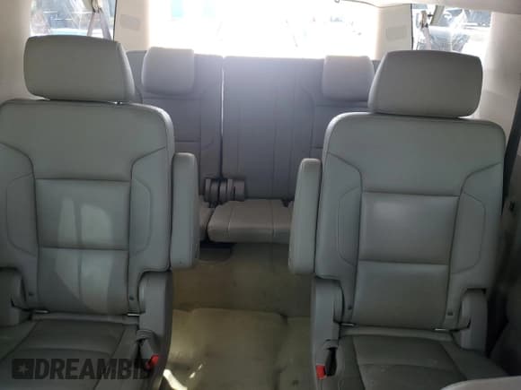 ✅ 2017 Chevrolet Suburban LT • VIN: 1GNSCHKC6HR329869 • Lot: 79276164. Wystawiony na Copart z przebiegiem 97 622 mil. Bezpłatny archiwum sprzedaży aukcyjnych z USA i szczegółowy raport historii pojazdu na DreamBid. Zdjęcie 10.