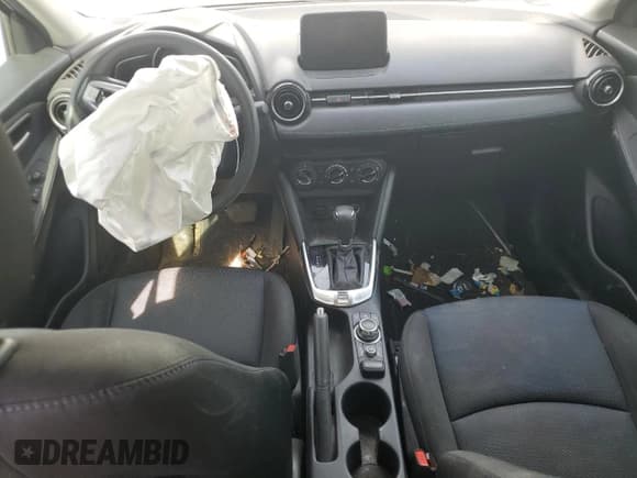 ✅ 2020 Toyota Yaris LE • VIN: 3MYDLBJV6LY707369 • Lot: 73198003. Wystawiony na Copart z przebiegiem Nie podano. Bezpłatny archiwum sprzedaży aukcyjnych z USA i szczegółowy raport historii pojazdu na DreamBid. Zdjęcie 8.