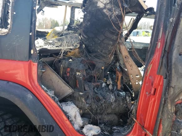 ✅ 2017 Jeep Wrangler Unlimited Rubicon • VIN: 1C4BJWFG6HL751417 • Lot: 48588335. Wystawiony na Copart z przebiegiem Nie podano. Bezpłatny archiwum sprzedaży aukcyjnych z USA i szczegółowy raport historii pojazdu na DreamBid. Zdjęcie 11.