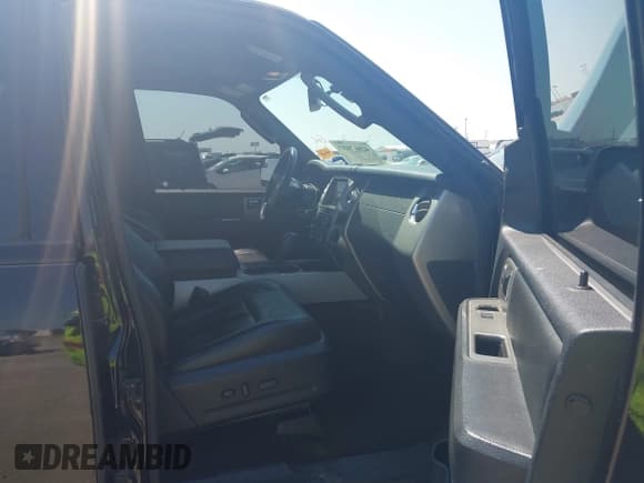 ✅ 2016 Ford Expedition Max XLT • VIN: 1FMJK1HT8GEF21463 • Lot: 42017037. Listed on IAAI with 197,357 mi. Free auction sales archive from the USA and detailed vehicle history report at DreamBid. Image 5.