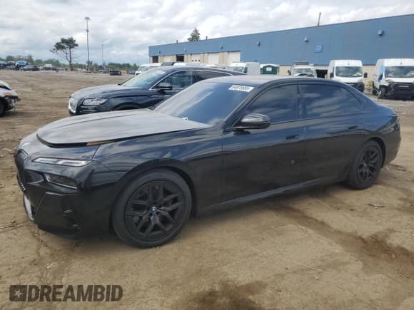 ✅ 2024 BMW 7 Series 760i xDrive • VIN: WBA33EJ02RCS57864 • Lot: 64975955. Wystawiony na Copart z przebiegiem 7 726 mil. Bezpłatny archiwum sprzedaży aukcyjnych z USA i szczegółowy raport historii pojazdu na DreamBid. Zdjęcie 1.