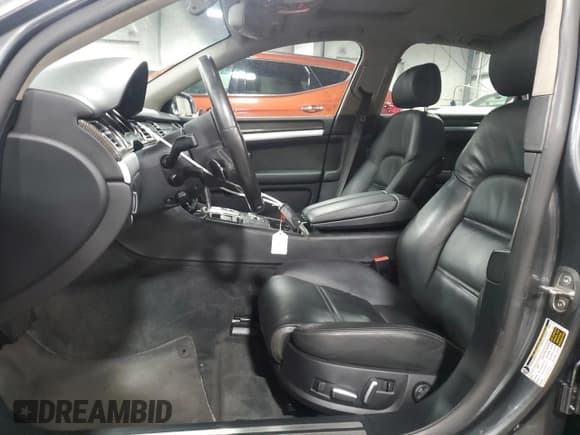 ✅ 2007 Audi S8 • VIN: WAUPN44E77N016235 • Lot: 69075415. Wystawiony na Copart z przebiegiem 100 626 mil. Bezpłatny archiwum sprzedaży aukcyjnych z USA i szczegółowy raport historii pojazdu na DreamBid. Zdjęcie 7.