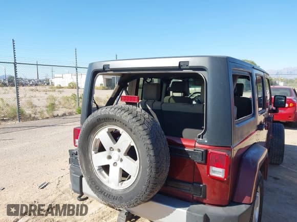 ✅ 2010 Jeep Wrangler Unlimited Sahara • VIN: 1J4BA5H16AL156621 • Lot: 43635007. Wystawiony na IAAI z przebiegiem 128 833 mil. Bezpłatny archiwum sprzedaży aukcyjnych z USA i szczegółowy raport historii pojazdu na DreamBid. Zdjęcie 20.