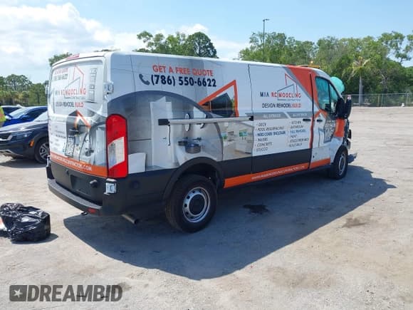 ✅ 2024 Ford Transit Cargo • VIN: 1FTBR1Y80RKB59990 • Lot: 42241182. Wystawiony na IAAI z przebiegiem 13 385 mil. Bezpłatny archiwum sprzedaży aukcyjnych z USA i szczegółowy raport historii pojazdu na DreamBid. Zdjęcie 4.