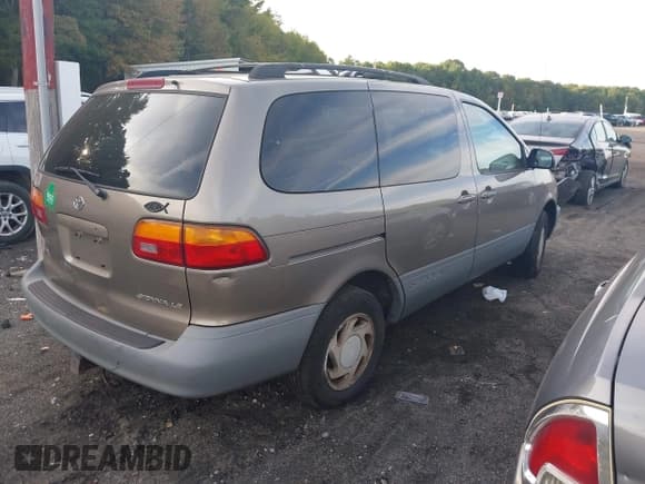 ✅ 1999 Toyota Sienna LE • VIN: 4T3ZF13C6XU157183 • Lot: 43324633. Wystawiony na IAAI z przebiegiem 227 368 mil. Bezpłatny archiwum sprzedaży aukcyjnych z USA i szczegółowy raport historii pojazdu na DreamBid. Zdjęcie 4.
