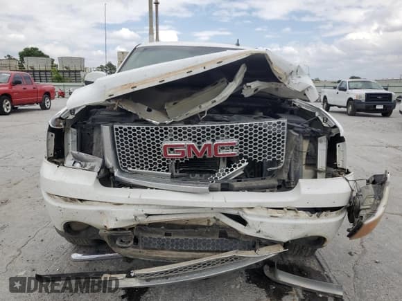 ✅ 2008 GMC Sierra Denali • VIN: 2GTEK638181172817 • Лот: 59187745. Опубликован ранее на Copart с пробегом 175 348 миль. Бесплатный доступ к архиву аукционных продаж из США и подробный отчёт об истории автомобиля на DreamBid. Изображение 5.
