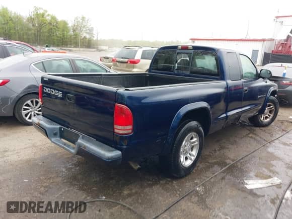 2002 Dodge Dakota Sport z VIN 1B7GL32X12S561414, wystawiony jako IAAI lot #42060300 z przebiegiem 235 957 mil mil oraz . Historia ofert i sprzedaży dostępna na DreamBid. Obrazek 4.