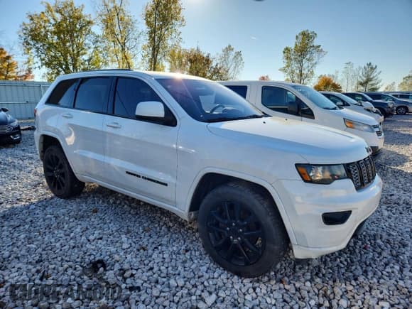 ✅ 2018 Jeep Grand Cherokee Altitude • VIN: 1C4RJFAG7JC334187 • Lot: 87098305. Wystawiony na Copart z przebiegiem 142 493 mil. Bezpłatny archiwum sprzedaży aukcyjnych z USA i szczegółowy raport historii pojazdu na DreamBid. Zdjęcie 4.