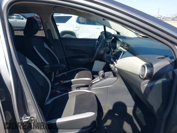 ✅ 2020 Nissan Versa SV • VIN: 3N1CN8EV8LL803103 • Lot: 43130552. Wystawiony na IAAI z przebiegiem 138 683 mil. Bezpłatny archiwum sprzedaży aukcyjnych z USA i szczegółowy raport historii pojazdu na DreamBid. Zdjęcie 5.