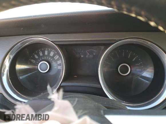 ✅ 2014 Ford Mustang V6 • VIN: 1ZVBP8AM4E5219023 • Lot: 89718545. Wystawiony na Copart z przebiegiem Nie podano. Bezpłatny archiwum sprzedaży aukcyjnych z USA i szczegółowy raport historii pojazdu na DreamBid. Zdjęcie 9.