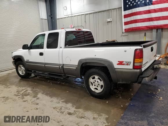 2000 Chevrolet Silverado 1500 LS with VIN 2GCEK19T7Y1274900, listed as a Copart auction lot 85154095 with 180,090 mi miles and Clean title. Bid and sale history available at DreamBid. Image 2.