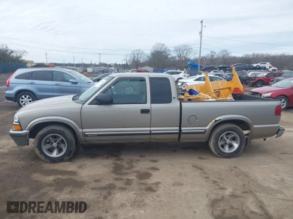 ✅ 2001 Chevrolet S-10 • VIN: 1GCCS195618167235 • Лот: 41675585. Опубликован ранее на IAAI с пробегом 192 678 миль. Бесплатный доступ к архиву аукционных продаж из США и подробный отчёт об истории автомобиля на DreamBid. Изображение 14.