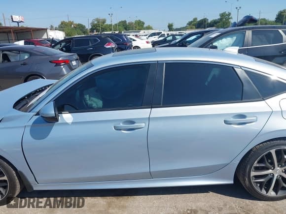 ✅ 2023 Honda Civic Touring • VIN: 2HGFE1F92PH305059 • Lot: 43268310. Wystawiony na IAAI z przebiegiem 7 132 mil. Bezpłatny archiwum sprzedaży aukcyjnych z USA i szczegółowy raport historii pojazdu na DreamBid. Zdjęcie 14.