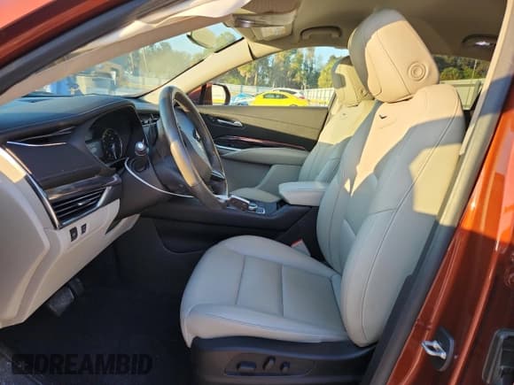 ✅ 2019 Cadillac XT4 FWD Luxury • VIN: 1GYAZAR48KF112545 • Lot: 93889225. Listed on Copart with 49,753 mi. Free auction sales archive from the USA and detailed vehicle history report at DreamBid. Image 7.